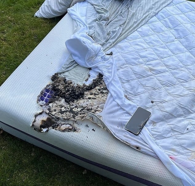 آبل تحذر من عادة خطيرة أثناء شحن الهاتف