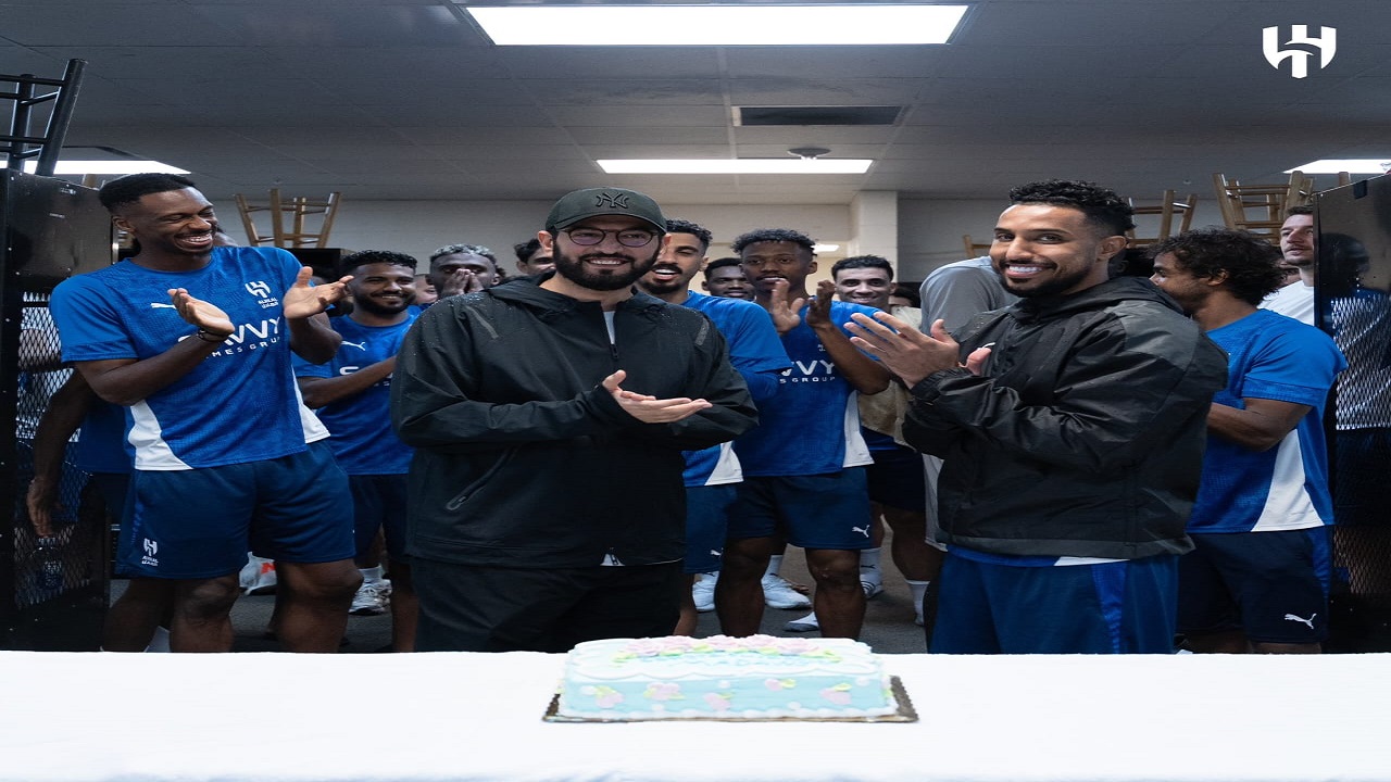 بعثة الهلال تحتفي برئيس النادي فهد بن نافل بمناسبة قدوم مولودته &#8220;مضاوي&#8221;