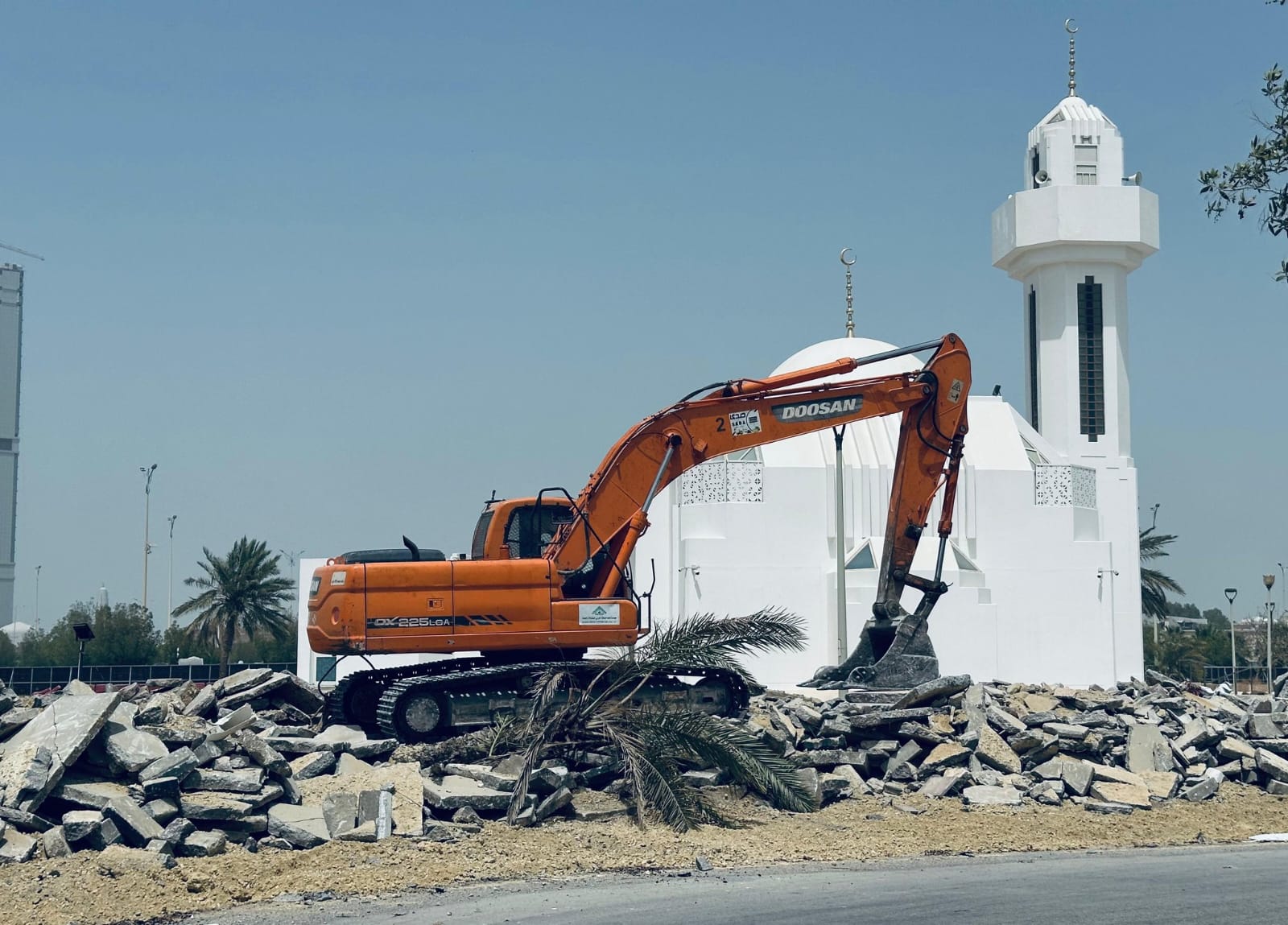 تواصل أعمال مشروع تطوير كورنيش الدمام .. صور