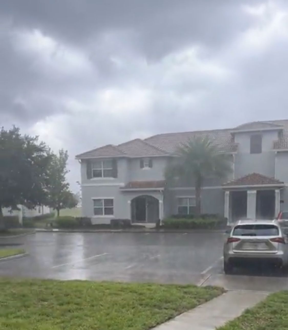 أمطار غزيرة تضرب أورلاندو قبل ساعات من مباراة الهلال .. فيديو