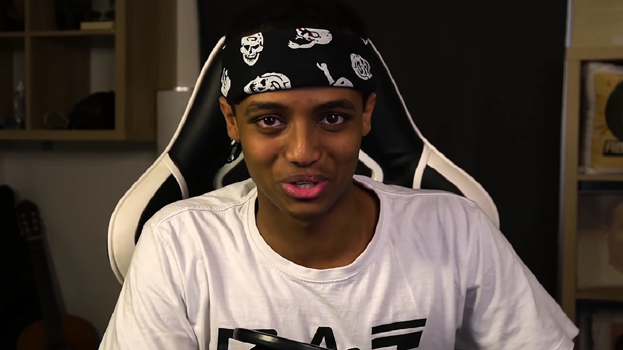 أبو فلة: ربحت أكثر من 10 ملايين دولار في سنة والسناب يتفوق على اليوتيوب.. فيديو