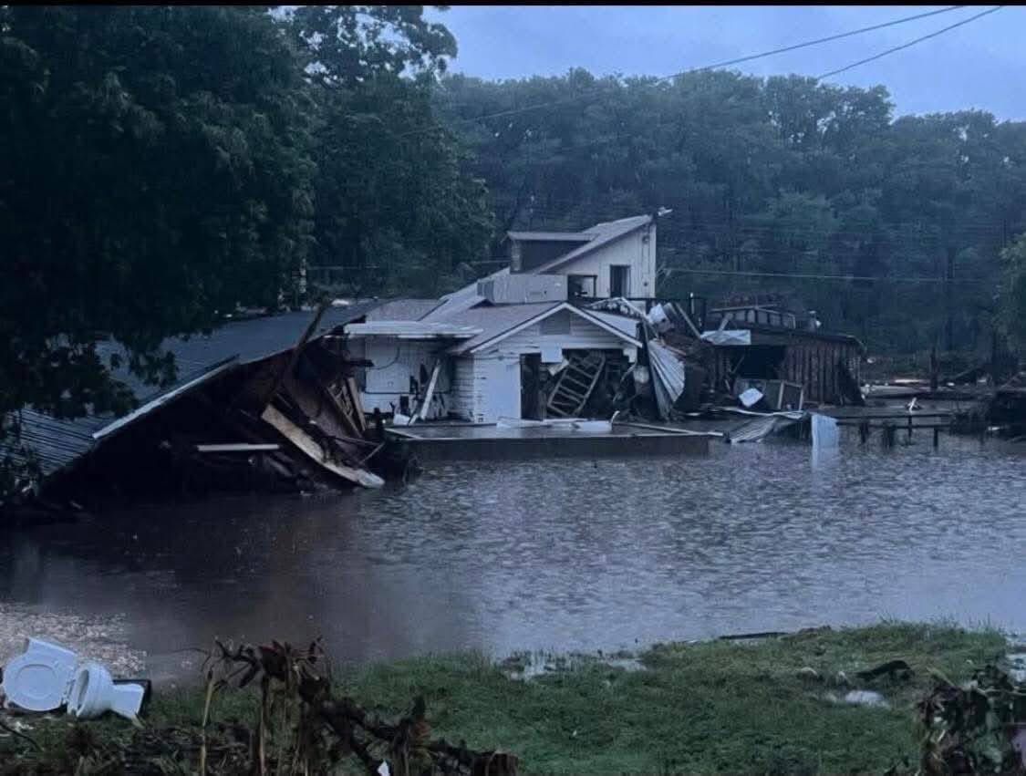 مقتل 13 شخصا ودمار عشرات المنازل في سيول تكساس .. فيديو