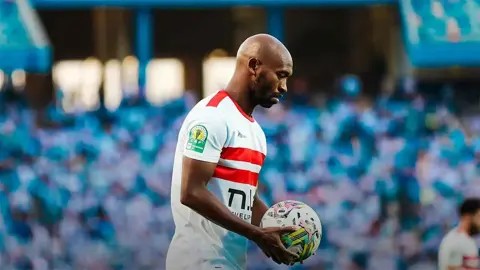 طائرة مروحية تودع شيكابالا في سماء الساحل الشمالي