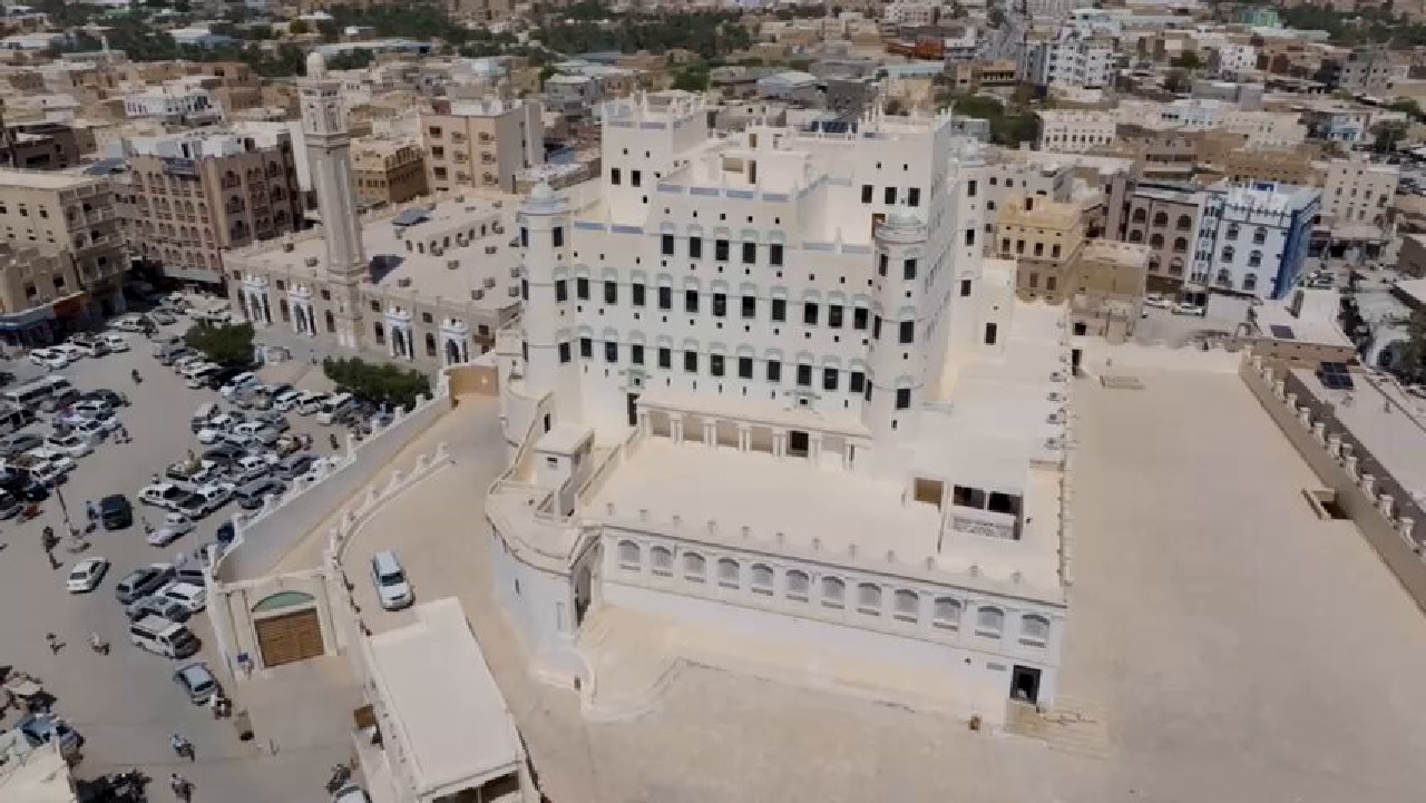 المملكة تعيد ترميم قصر سيئون التاريخي باليمن .. فيديو