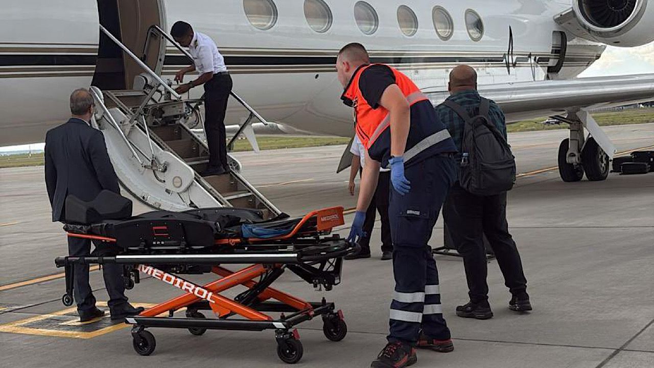 سفارة المملكة في التشيك تنقل مواطنًا بالإخلاء الطبي لاستكمال علاجه داخل الوطن