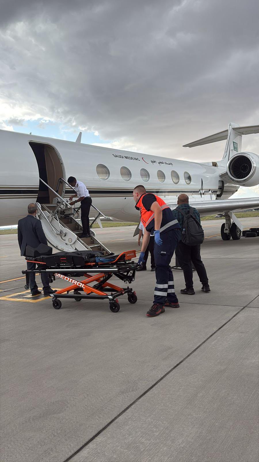 سفارة المملكة في التشيك تنقل مواطنا بالإخلاء الطبي لاستكمال علاجه داخل الوطن