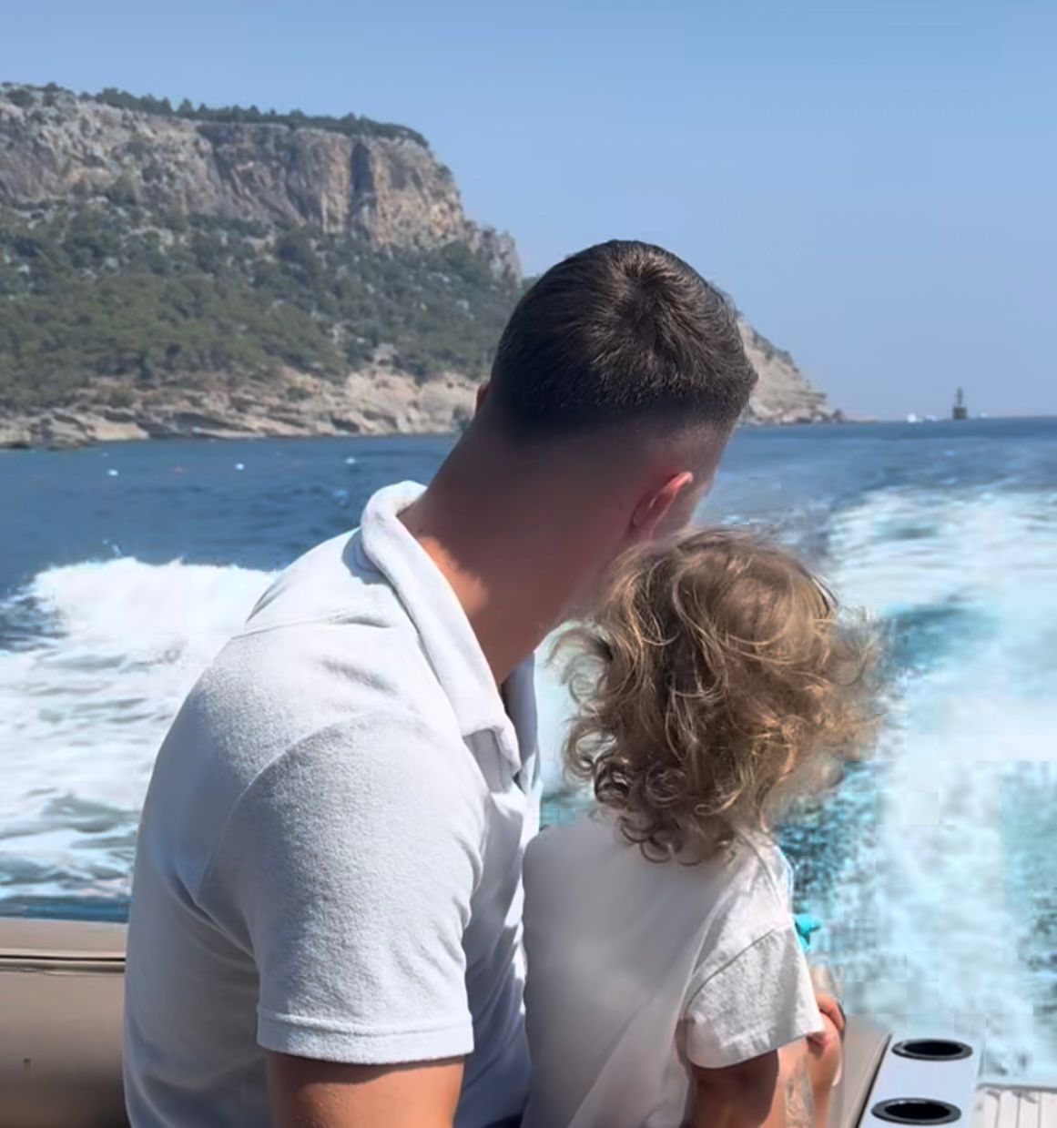 سافيتش يقضي إجازته الصيفية برفقة ابنته ..صور