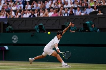 يانيك سينر يتفوق على ألكاراز ويخطف لقب ويمبلدون