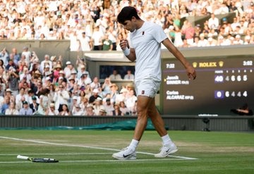 يانيك سينر يتفوق على ألكاراز ويخطف لقب ويمبلدون