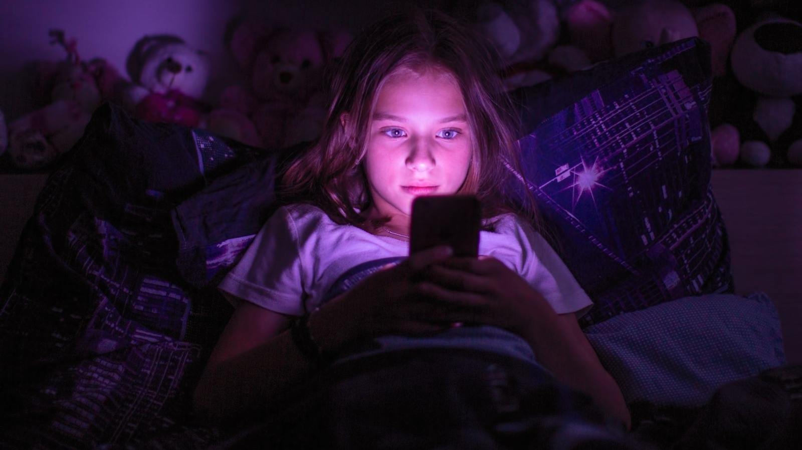 استشاري: المقاطع القصيرة تضعف التركيز وتسرع شيخوخة الدماغ .. فيديو