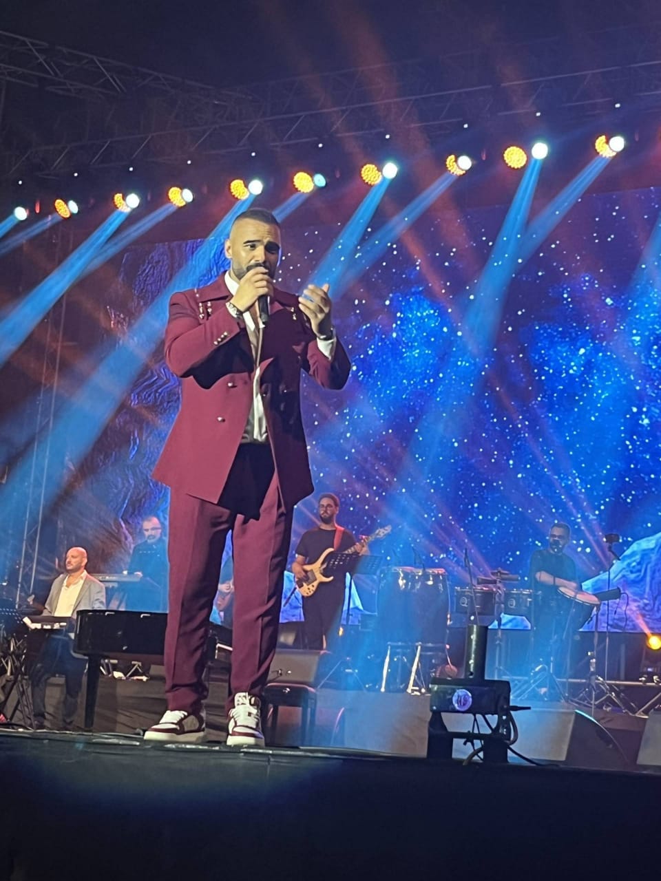 على المسرح.. جوزيف عطية يسخر من كولدبلاي بطلب غير متوقع.. فيديو