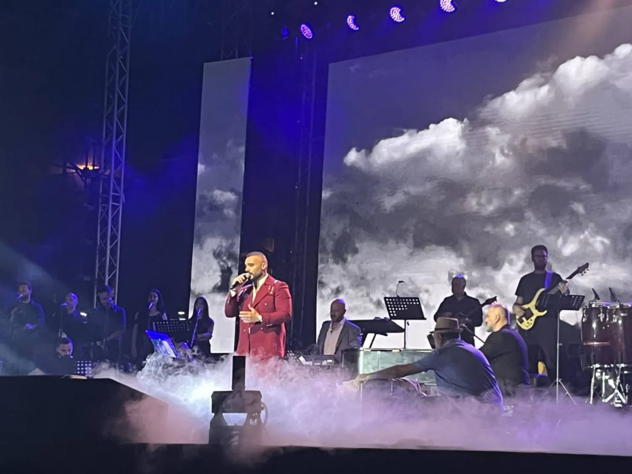 على المسرح.. جوزيف عطية يسخر من كولدبلاي بطلب غير متوقع.. فيديو