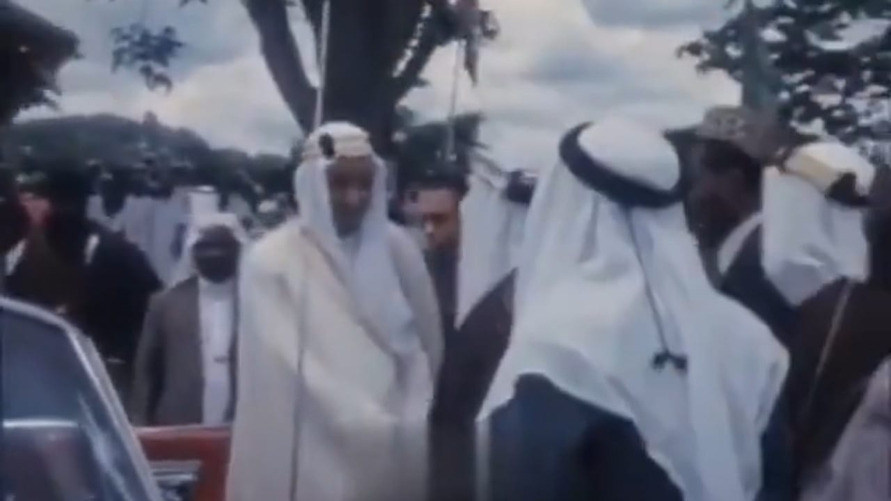 لقطات نادرة لزيارة الملك فيصل إلى أوغندا قبل 53 عاما .. فيديو
