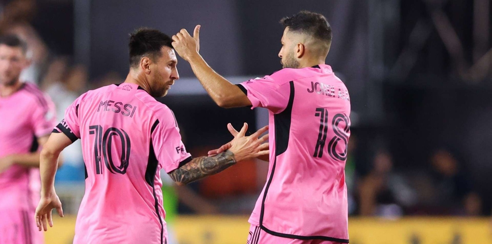 عقوبة لميسي وألبا بعد الغياب عن مباراة نجوم الدوري الأمريكي