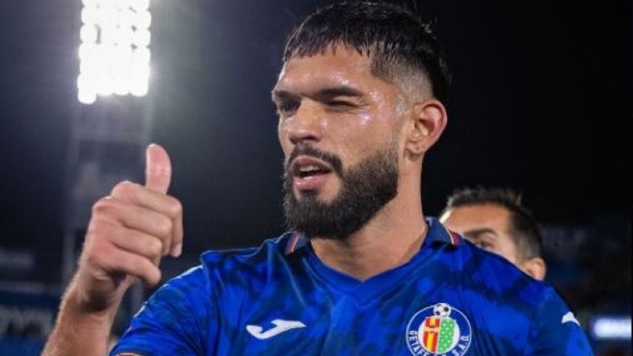 النصر يتحرك للتعاقد مع مدافع خيتافي