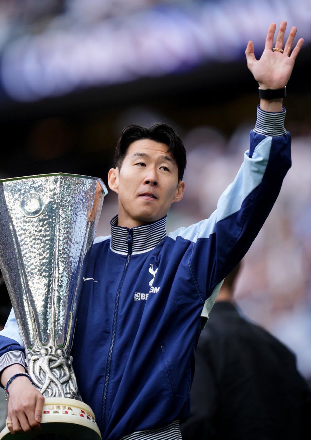 نادي من دوري روشن يستفسر عن الكوري سون