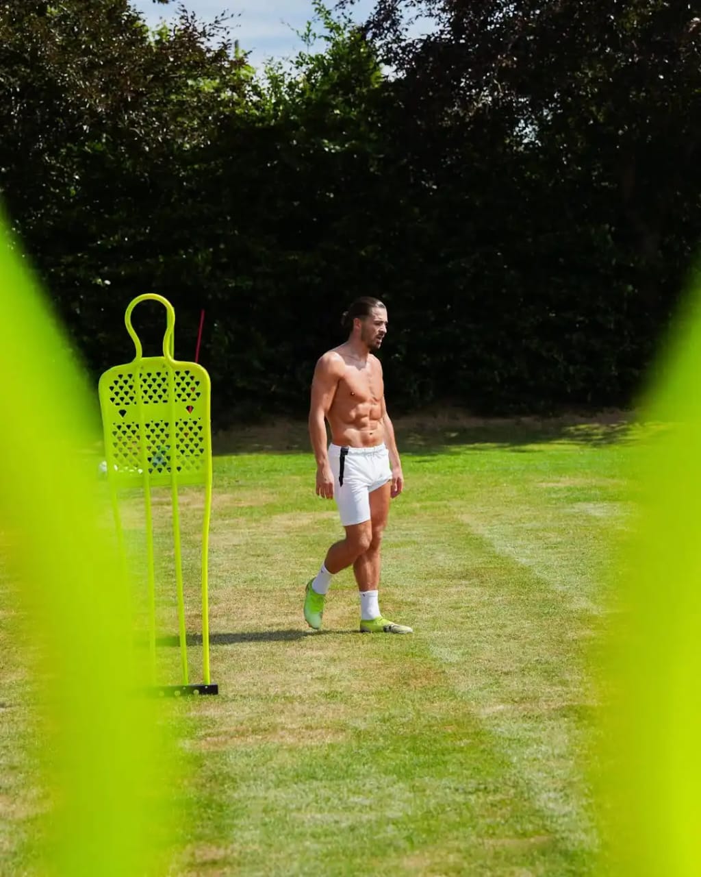 غريليش يستعد بدنيا بقوة وسط أنباء رحيله عن مانشستر سيتي