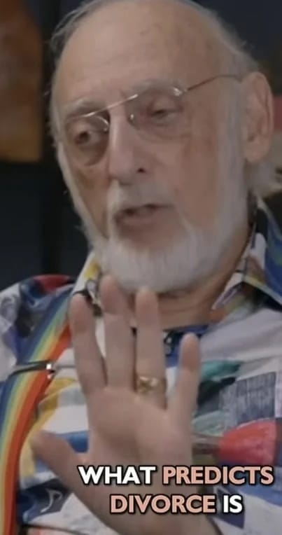 عالم نفس يكشف علامة غير متوقعة قد تنذر بانهيار زواجك