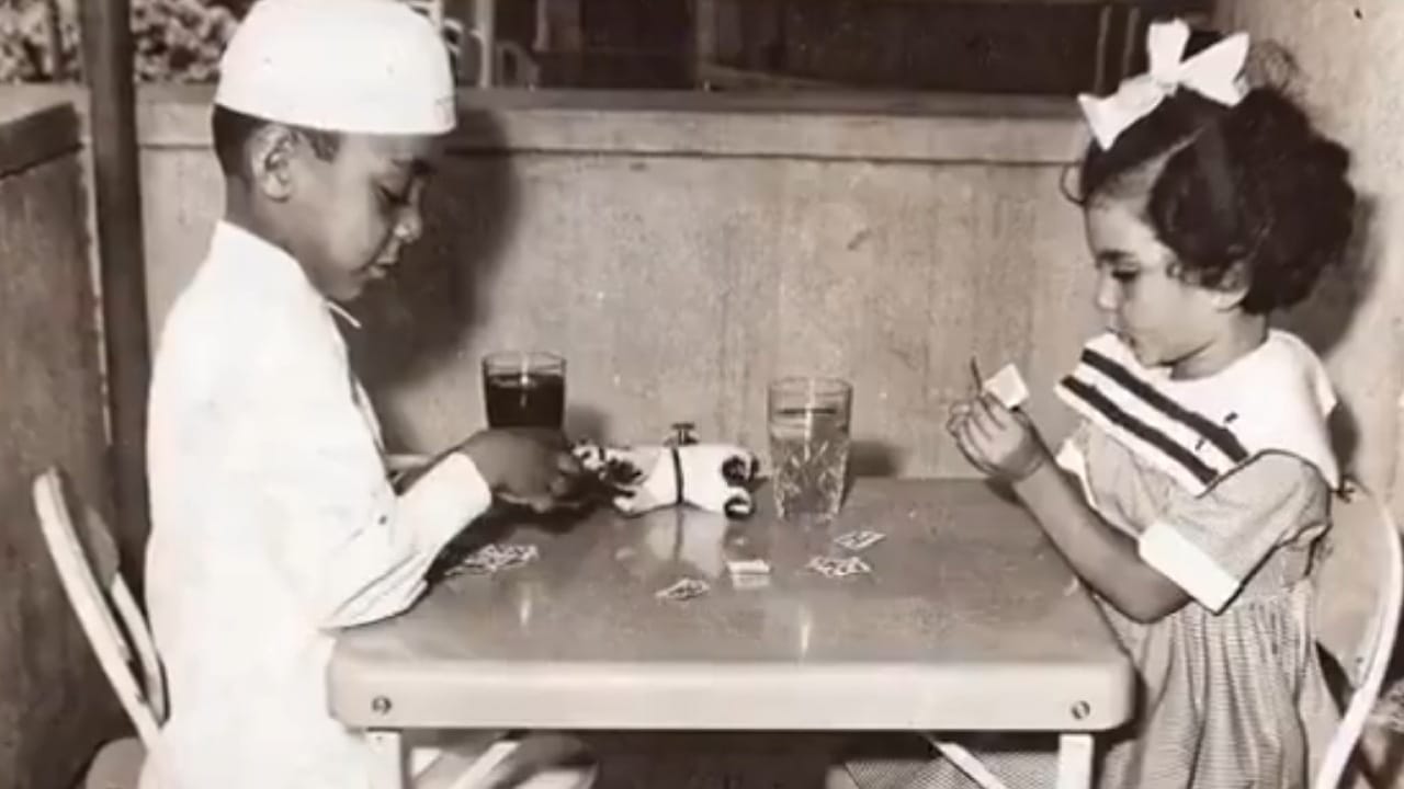 لقطات نادرة ومؤثرة من طفولة الأمير مشهور بن سعود