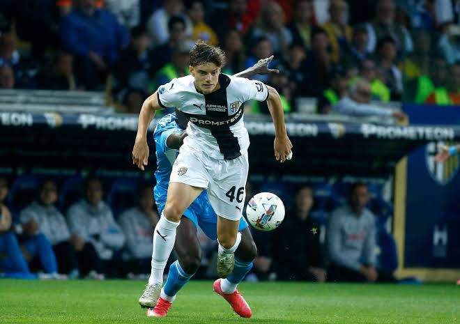 تشيروبيني: ليوني باق في بارما ولن نفكر في التنازل عنه