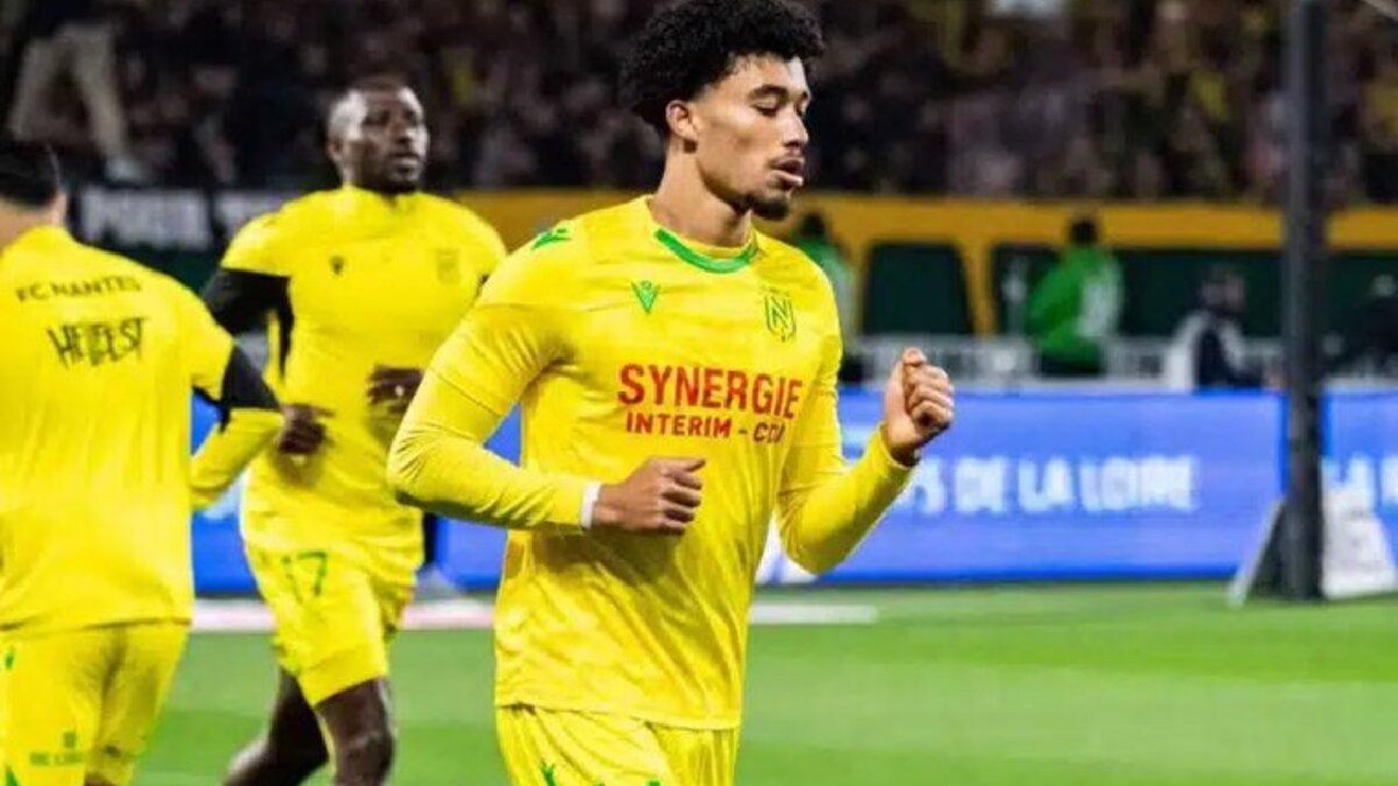 نيوم يضم لاعب نانت زيزي لـ5 سنوات