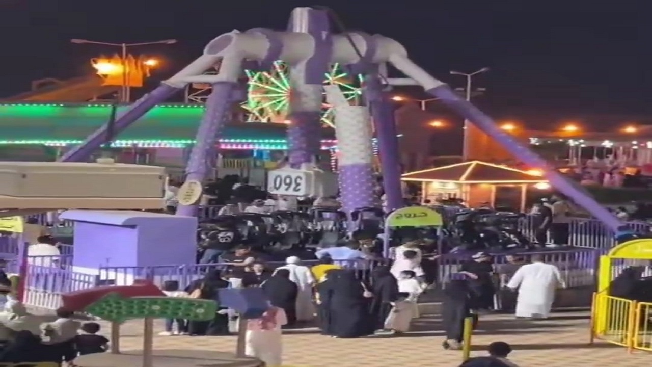 سقوط لعبة في أحد ملاهي الطائف وإصابة 23 فتاة – فيديو