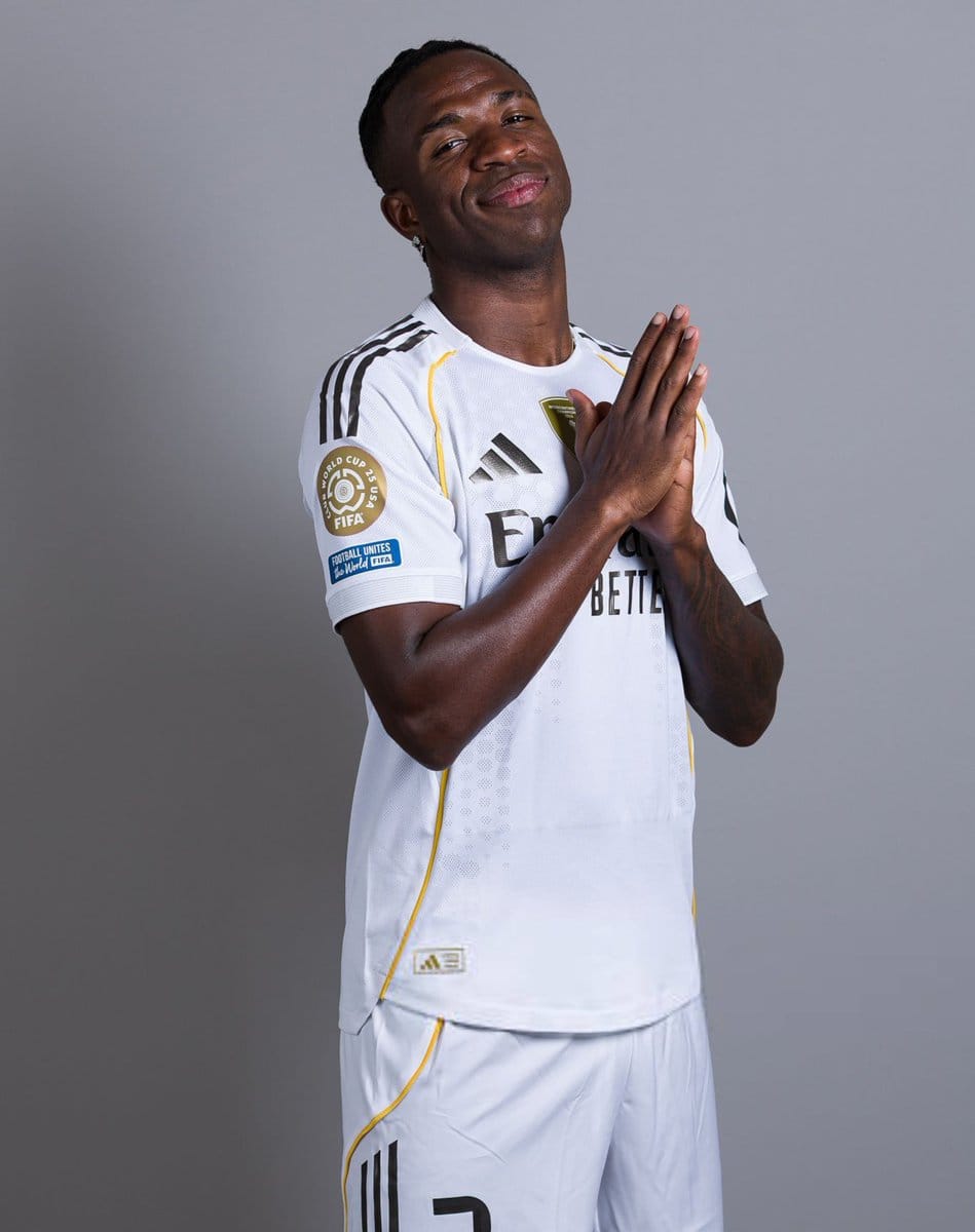 خلاف بين فينيسيوس وتشابي ألونسو يقرب البرازيلي من الرحيل إلي روشن