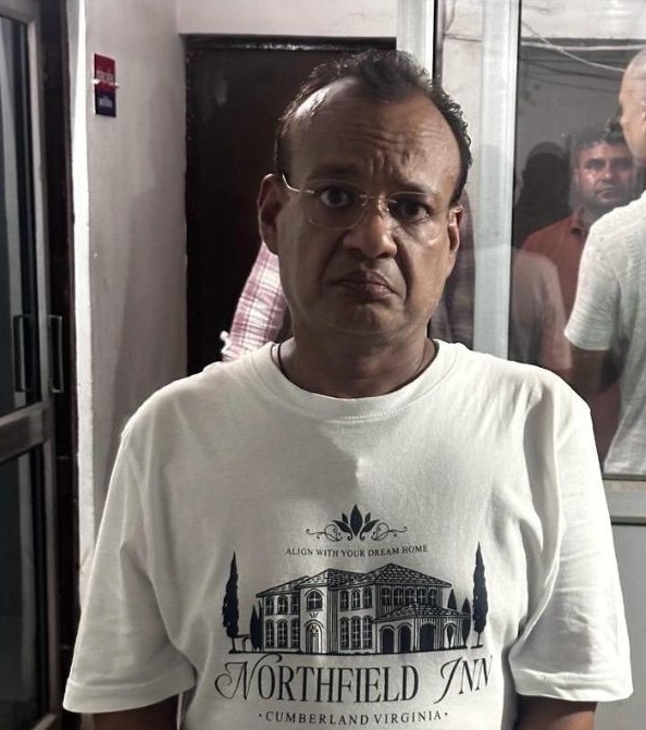 القبض على نصاب استأجر فيلا وحولها لسفارة مزيفة