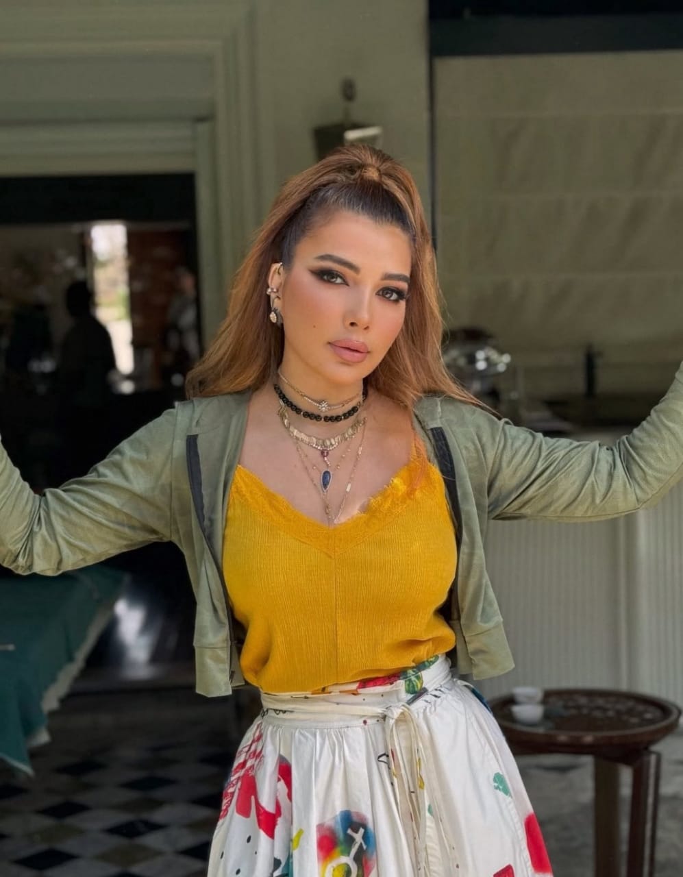 أصالة تخطف الأنظار بملامح عشرينية والجمهور يتغزل بجمالها.. صور