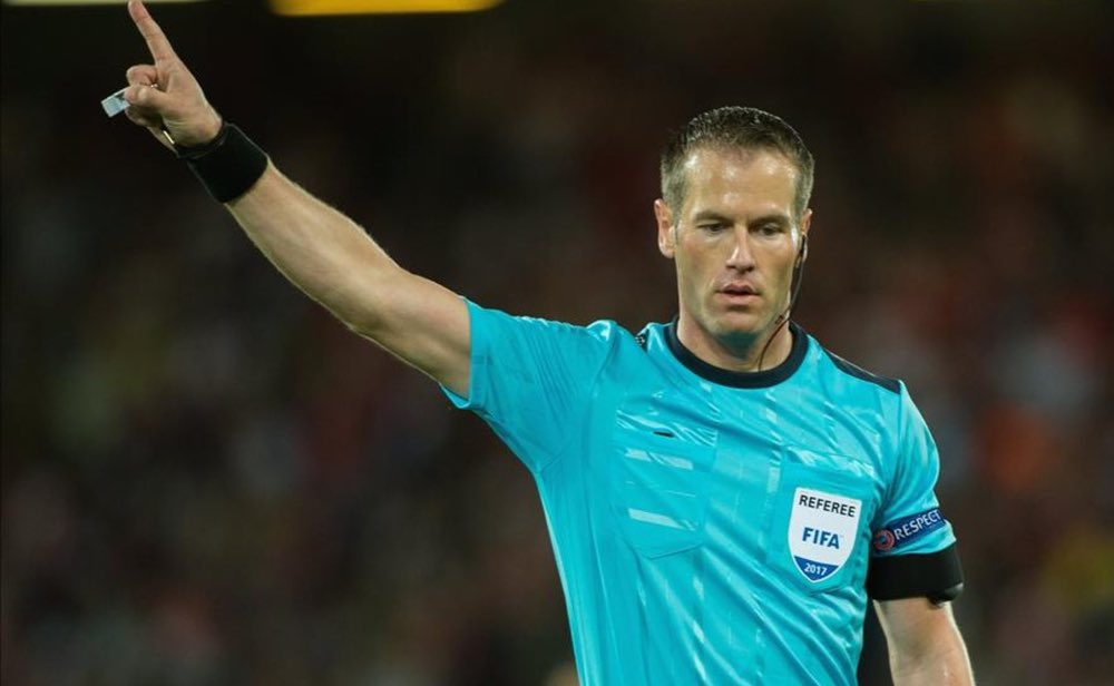 حكام أوروبيون: حكم مواجهة الهلال أخطأ بإلغاء ركلة الجزاء