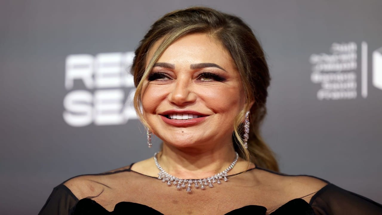 ليلى علوي تشارك صورًا من شبابها: زمن جميل وبسيط