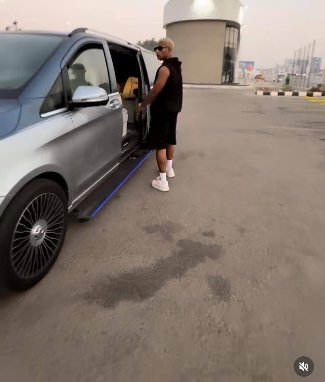 محمد رمضان يكشف عن سيارته الفارهة الجديدة.. صورة