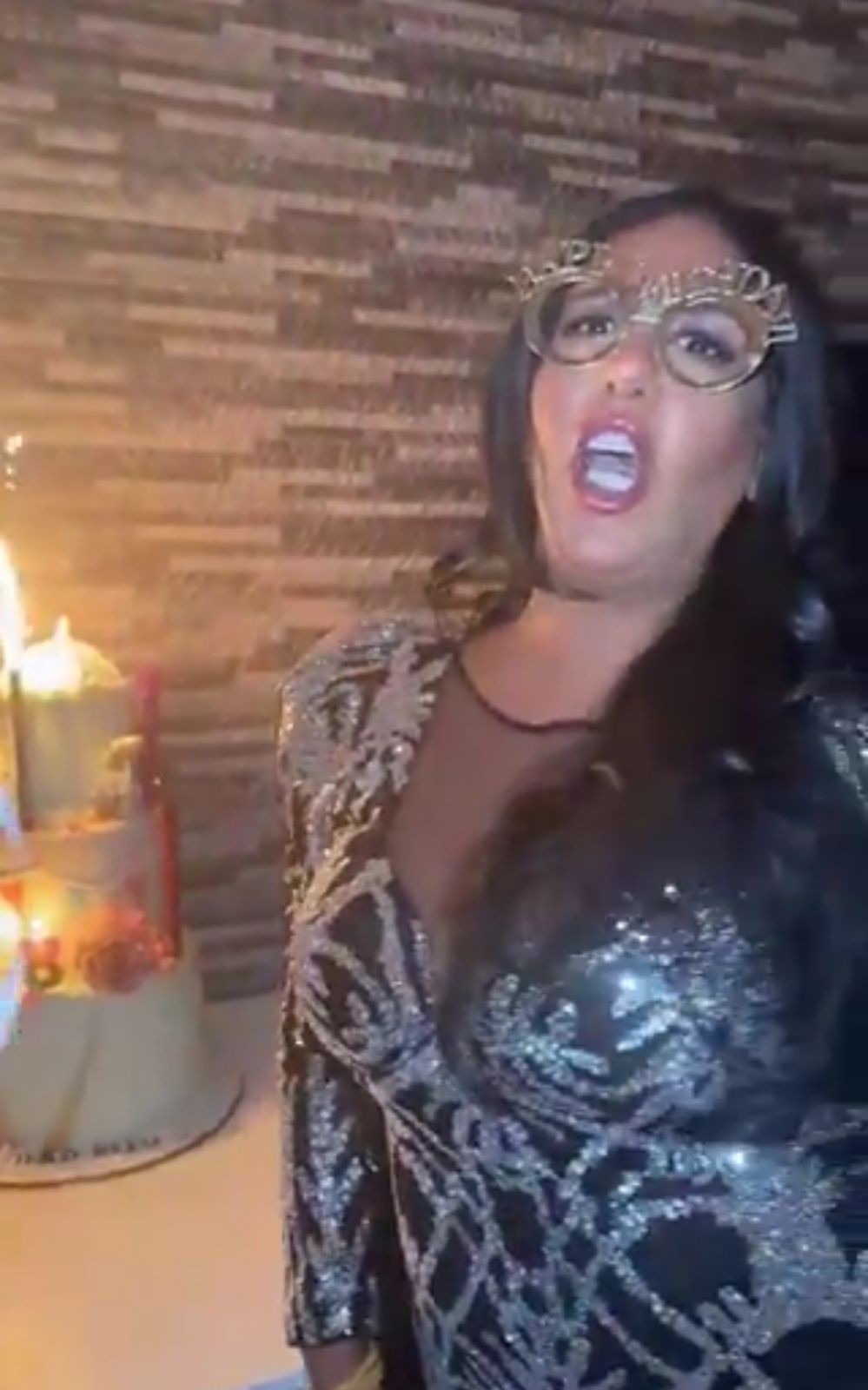 ريم البلوشي تحتفل بعيد ميلادها الـ 18 .. فيديو