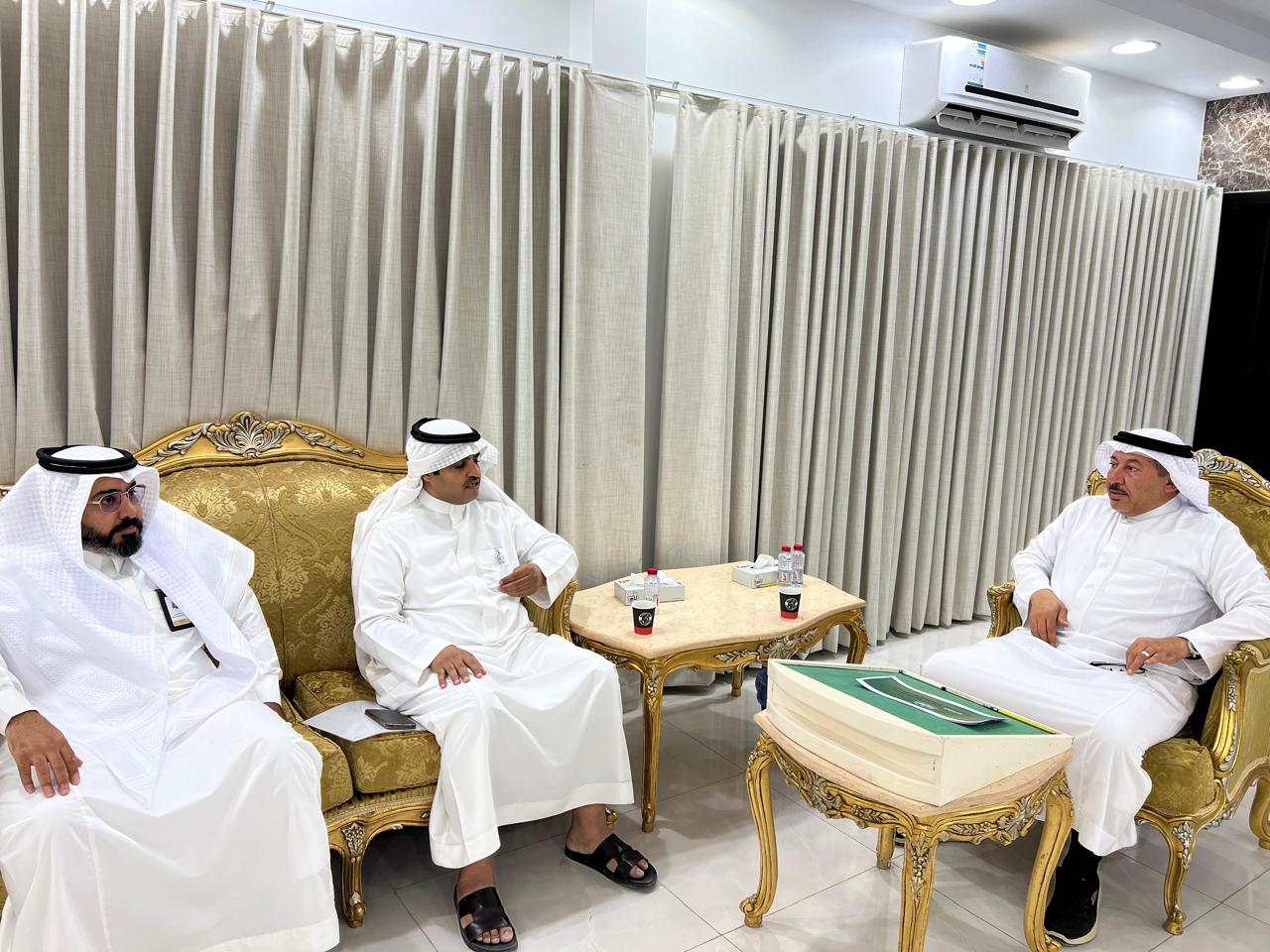الرشيدان يستقبل الذايدي والرشيدي والخليفي لبحث موضوعات تخدم أهل محافظة طريف.. صور