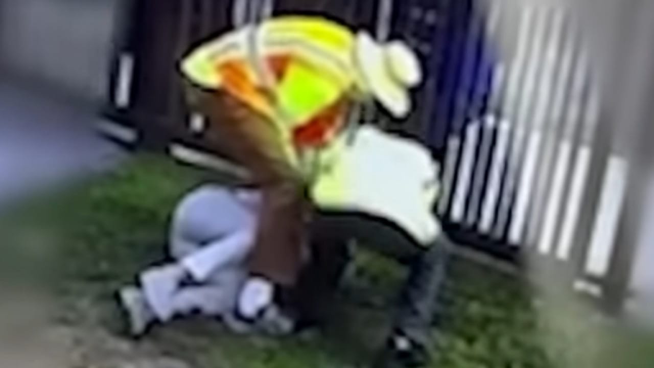 لحظة مرعبة.. صعق وسرقة ملك الساعات أمام منزله في نيويورك.. فيديو