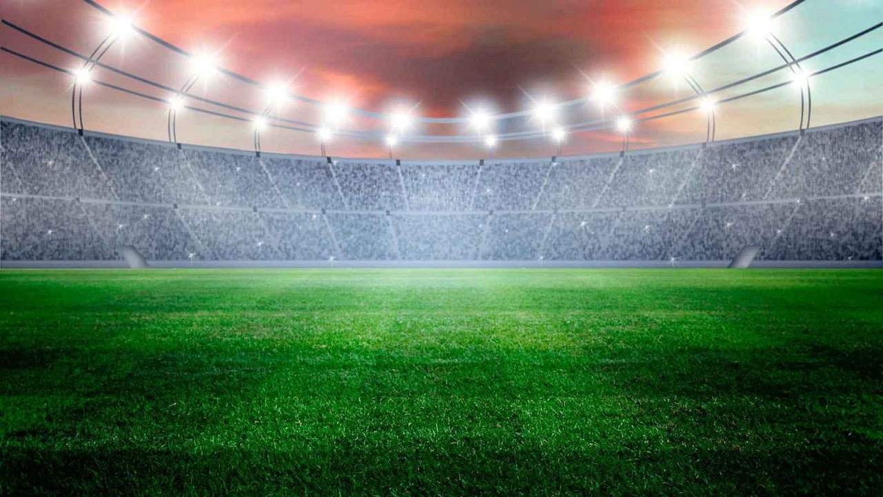 شاب يحاول الانتحار حرقاً داخل ملعب كرة قدم في العراق