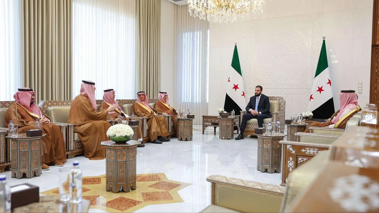 الشرع يلتقي وفدًا من رجال الأعمال السعوديين في دمشق.. صور