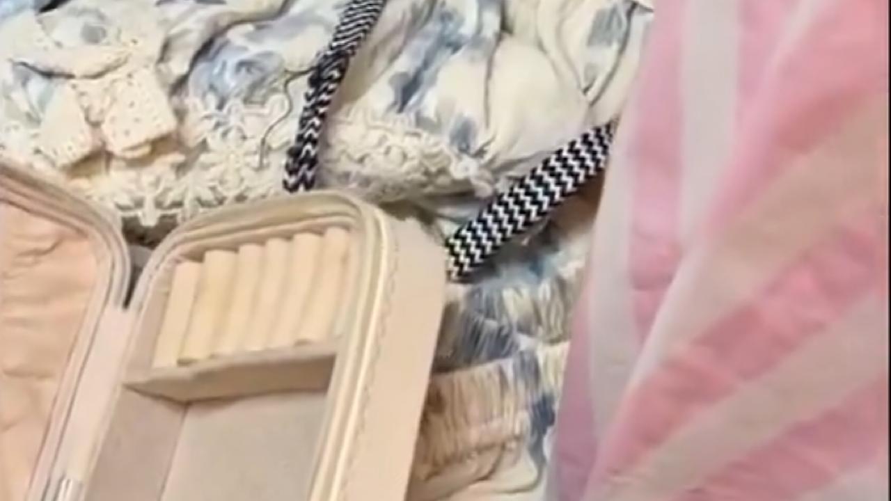 نجلاء عبدالعزيز توثق لحظات تعرضها للسرقة خلال عطلتها في إسبانيا ..فيديو