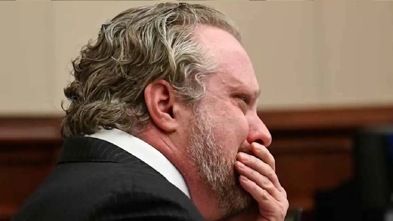 طبيب يدس السم لزوجته للتخلص منها