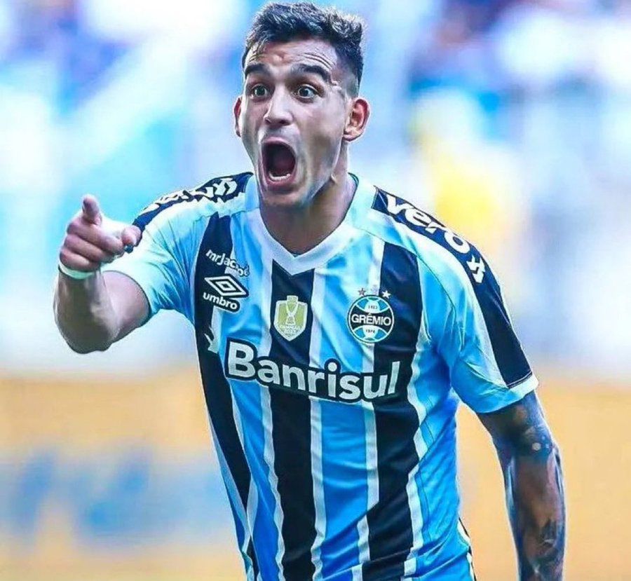 كريستالدو يرفض الانتقال إلى روشن ويركز على البقاء مع غريميو