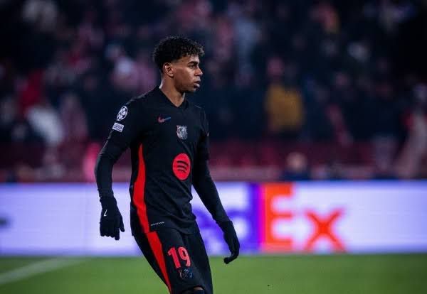 جدل واسع بعد تعليقات عنصرية لمصوت الكرة الذهبية ضد يامال