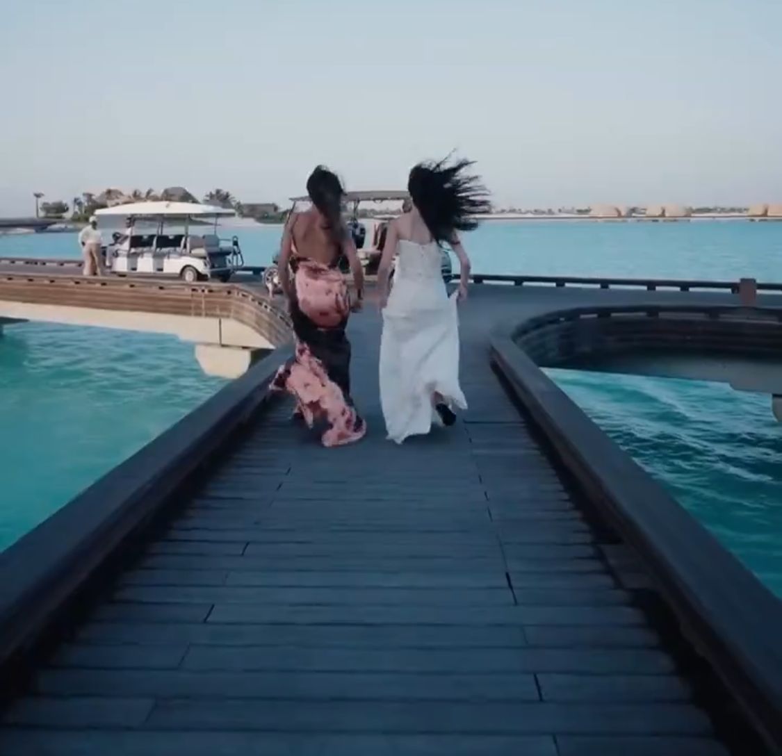 نارين وشيرين وسيدرا بيوتي يستمتعن بسحر جدة والبحر الأحمر .. فيديو