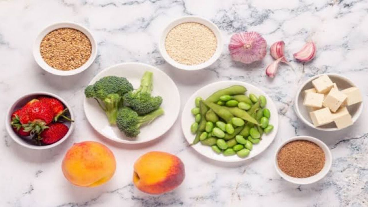 مقطع خطير يكشف أطعمة ومشروبات ينصح بتجنبها في المطاعم .. فيديو