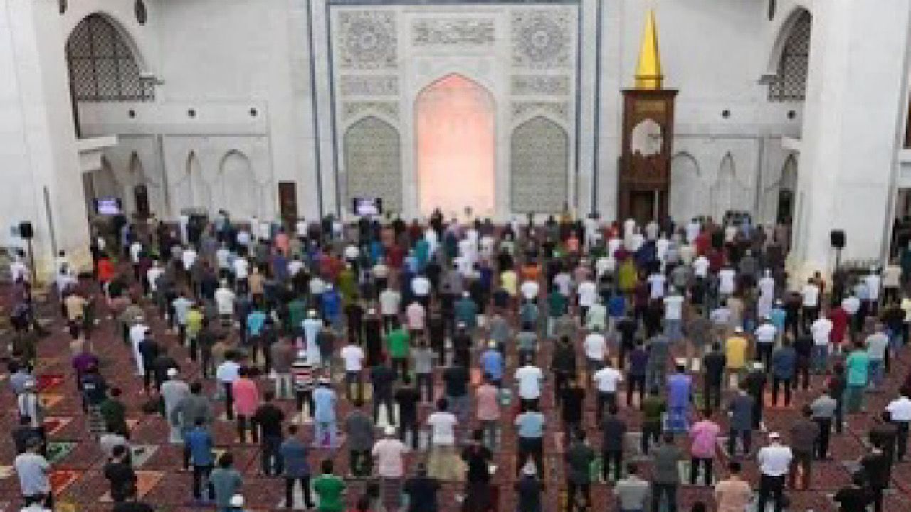 ماليزيا تدرس فرض عقوبة السجن سنة على المتغيب عن صلاة الجمعة