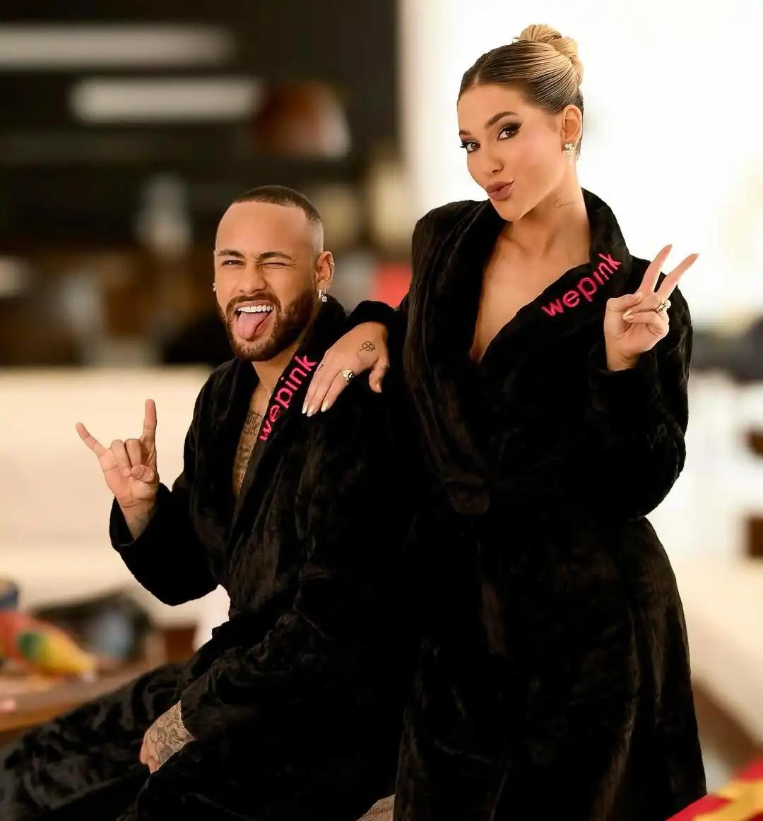 مكالمة الثانية صباحا من مؤثرة شهيرة تسبب أزمة بين نيمار وصديقته برونا