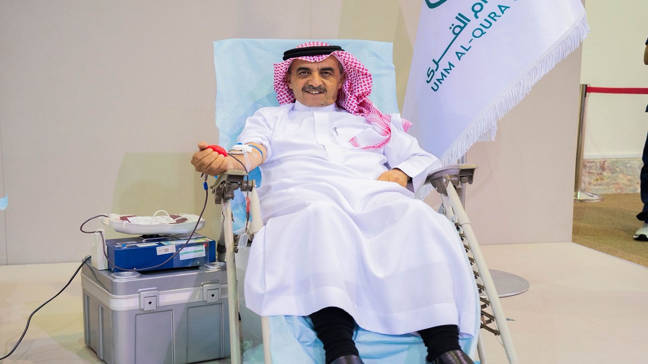 رئيس جامعة أمِّ القرى يشارك في الحملة الوطنيَّة السَّنوية للتَّبرع بالدَّم