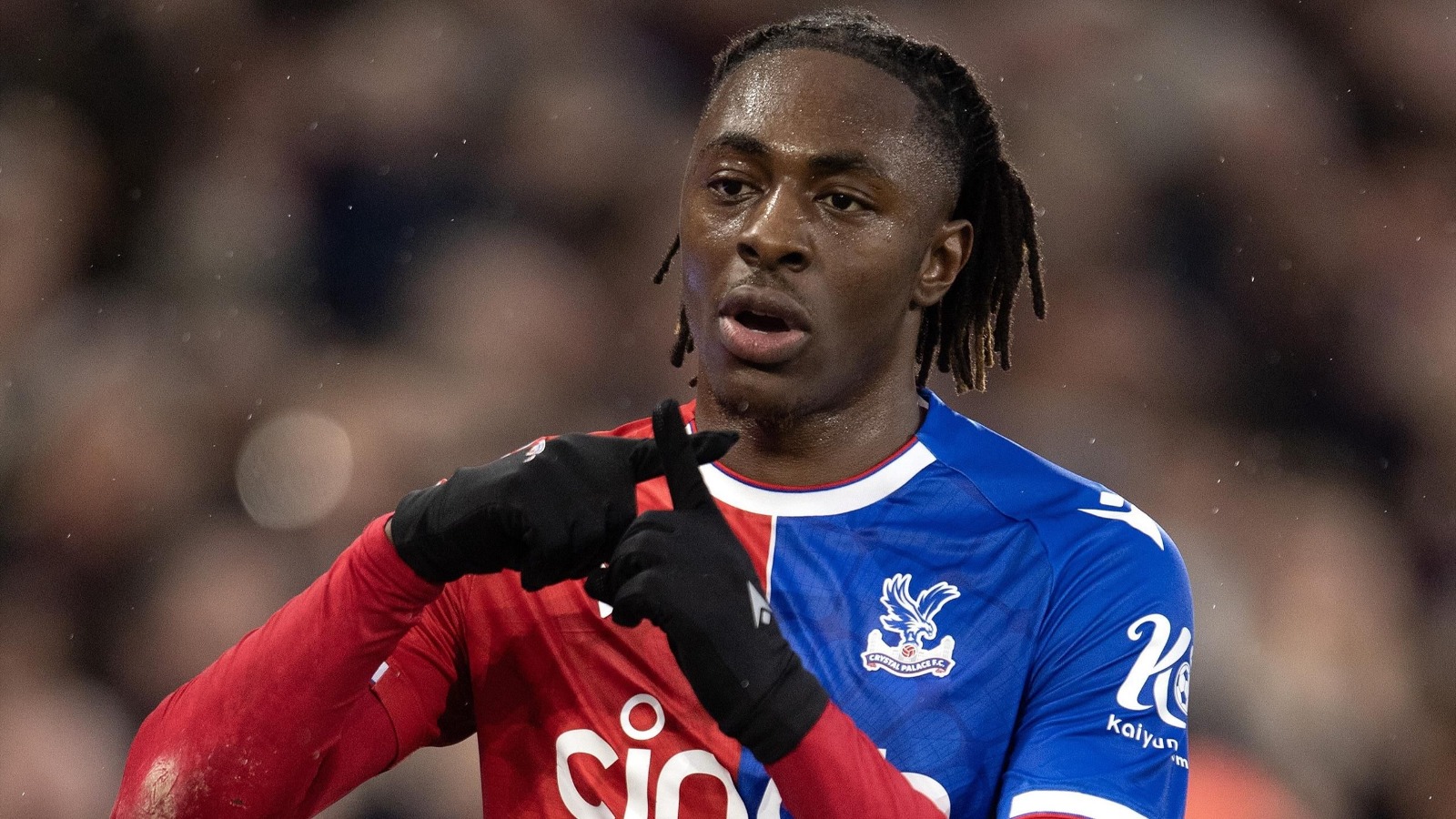 أرسنال يزاحم توتنهام على ضم إيزي