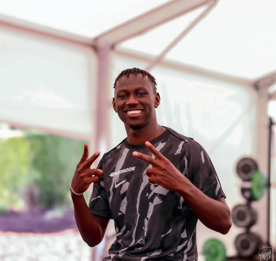 الصحفي يعود إلى بلجيكا عبر بوابة رويال أنتويرب