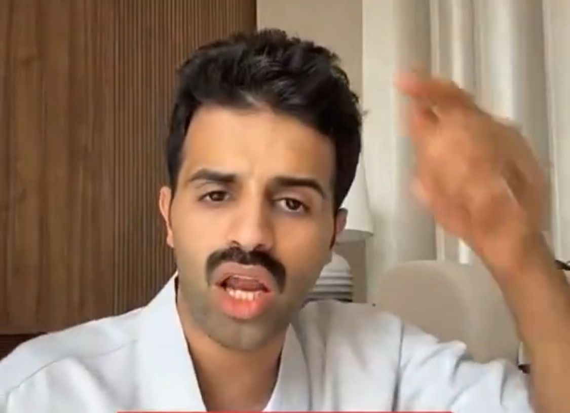 سعود القحطاني يرفض إعلان ذهب مع والدته: ما يصح إلا الصحيح.. فيديو