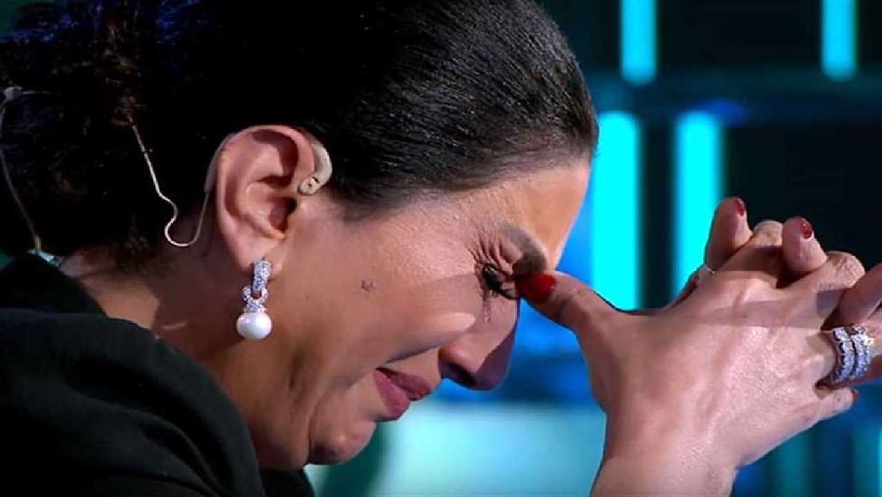 وفاء عامر تبكي وتكشف حقيقة الشائعات التي طالتها